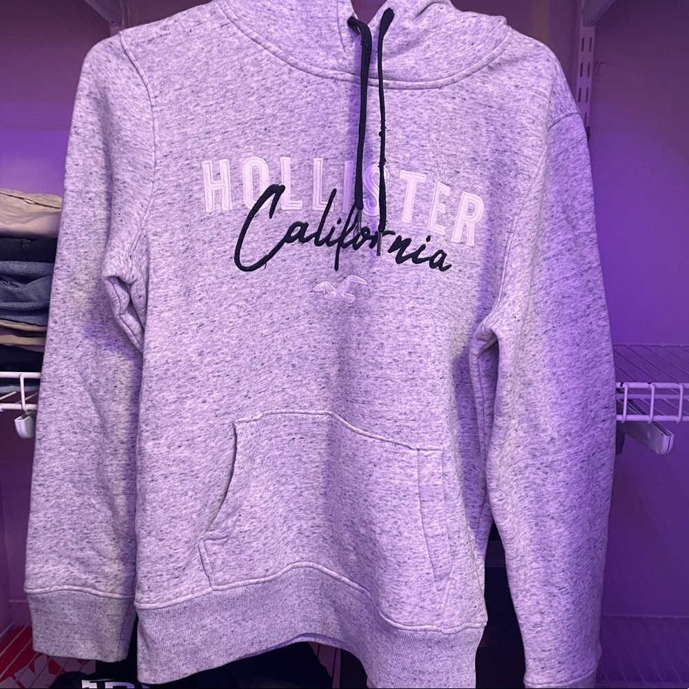Holister sweater